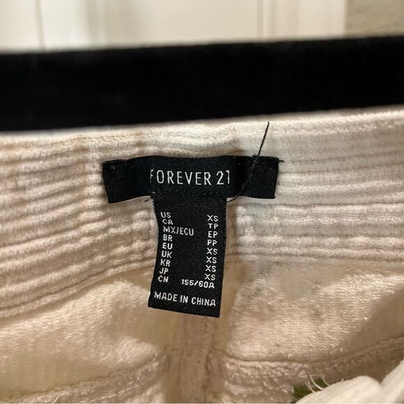 Forever 21 Corduroy Women’s Carpenter Pants Size XS Smiley Face Flowers - Picture 10 of 12